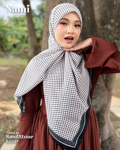 KEKABOO NAMI IN SANDSTONE (K0249)