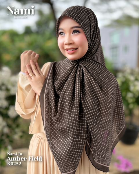 KEKABOO NAMI IN AMBER FIELD (K0252)